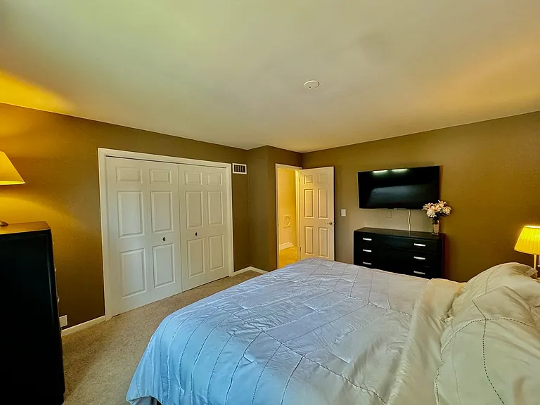 514 S Yale Ave — Photo 29