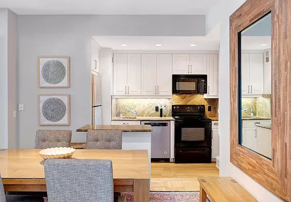 4th image of 23 W 73rd St #501