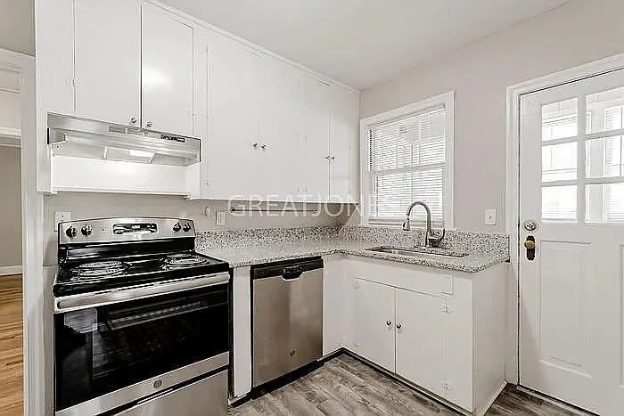 219 South Holly Street, 29205; #4182 - 4182 — Photo 2
