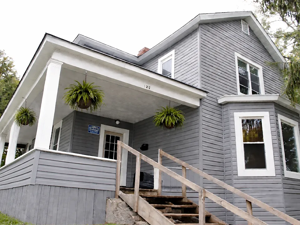 127 W State St