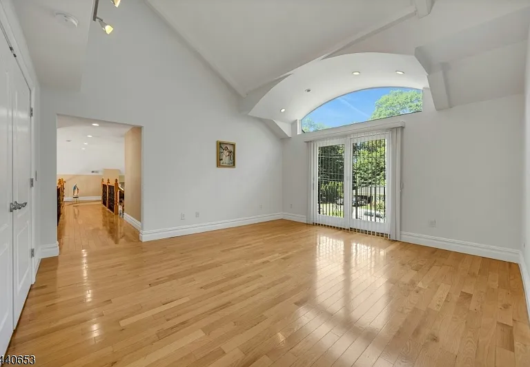 252 Mabel Pl — Photo 35