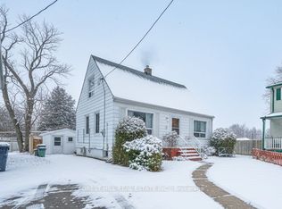 2 Topham Rd, Toronto, ON M4B 3K2