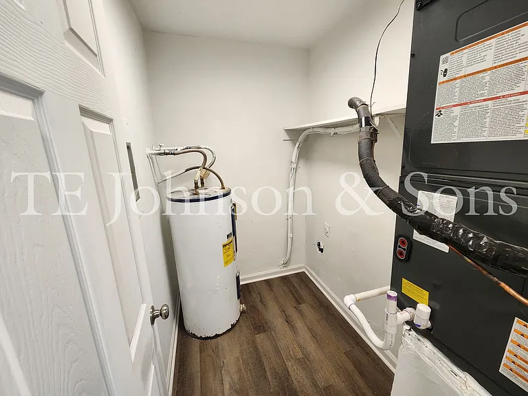 2571 Green Oaks Ct #B — Photo 7