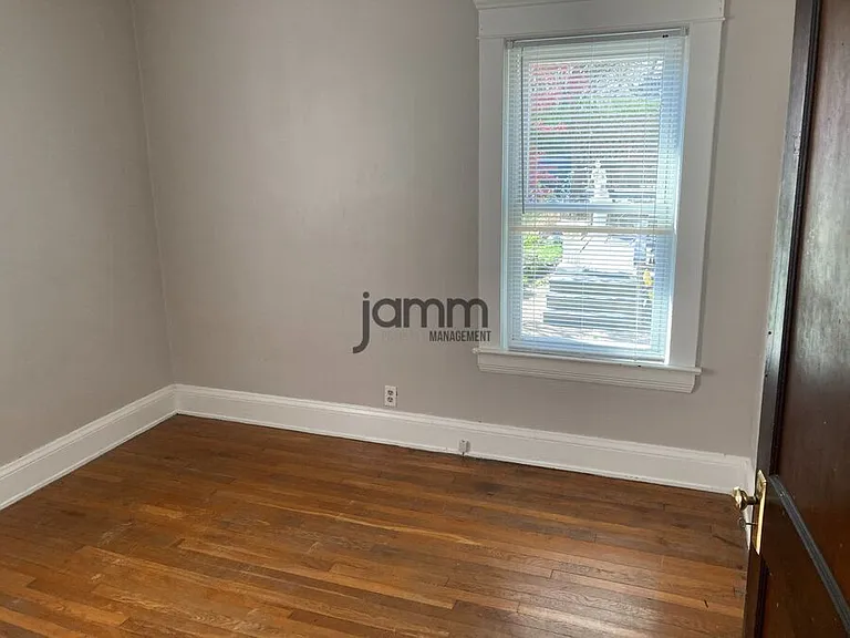 1285 W 105th St #1285 W 105TH ST LOWE — Photo 19