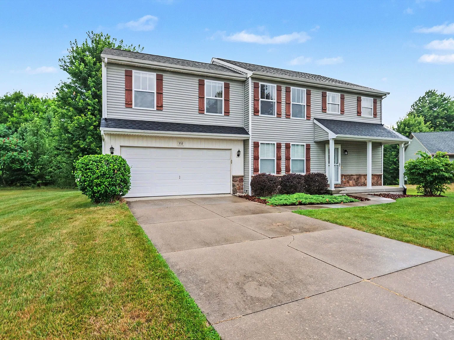 4 bed, 2.5 bath, 2227 sqft, $2,400 — Photo 2