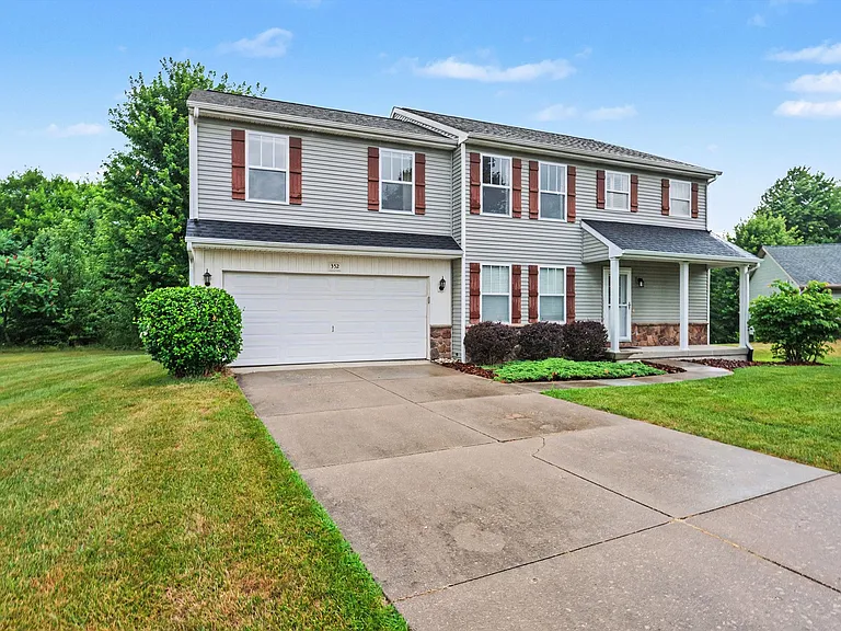 352 Laurel Wood St — Photo 2
