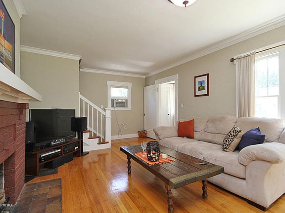 2nd image of 1103 Roseland Ave