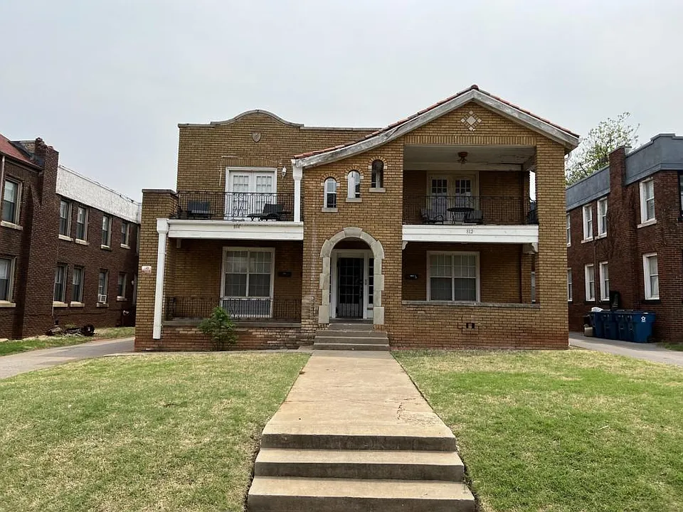 814.5 East Dr