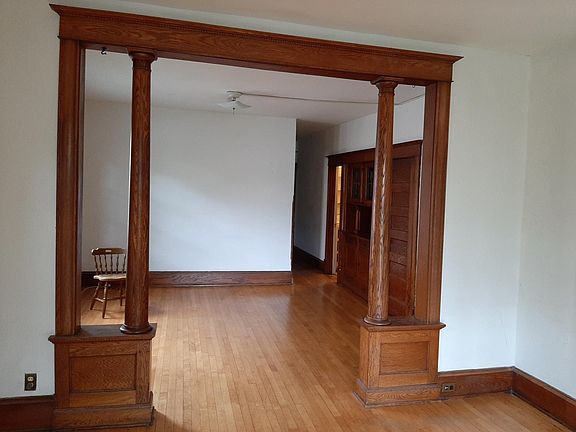 3rd image of 15 Barton Ave SE