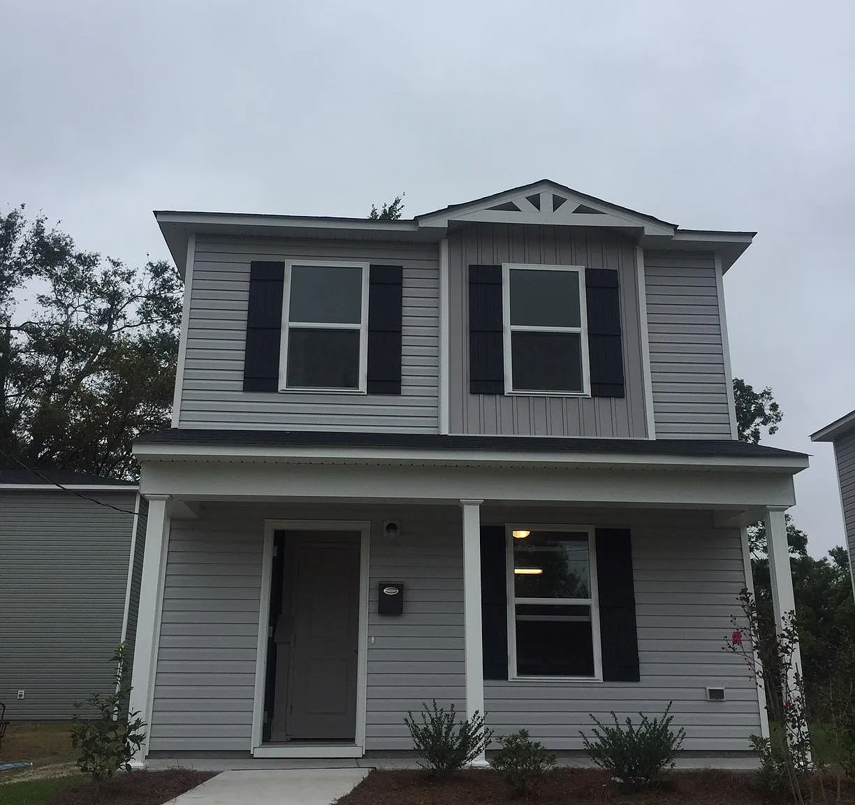 824 Campbell St — Photo 1