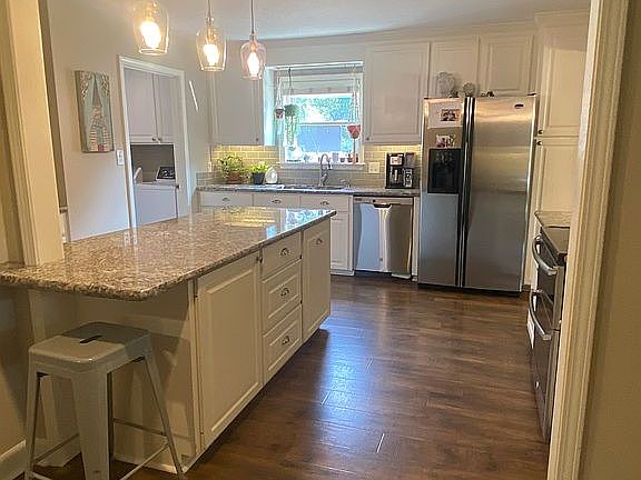 5th image of 3510 Longstreet Dr