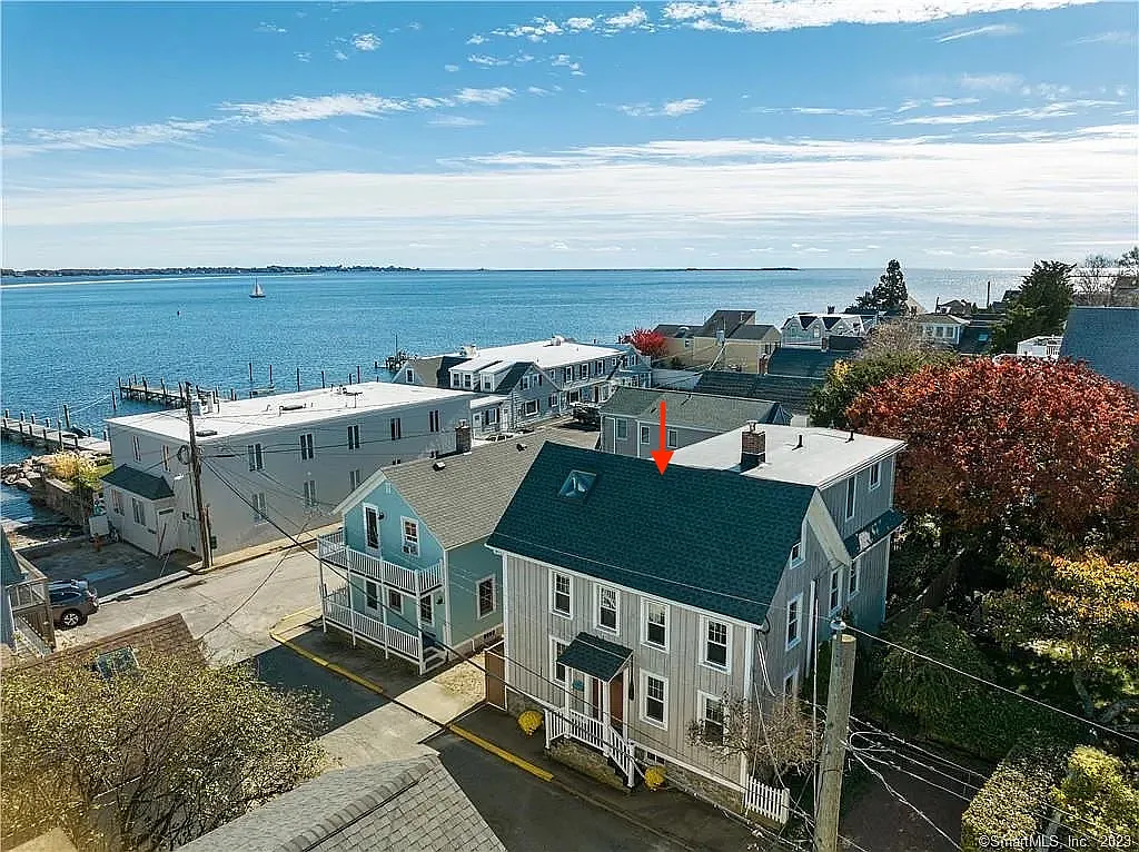 19 Diving St — Photo 1