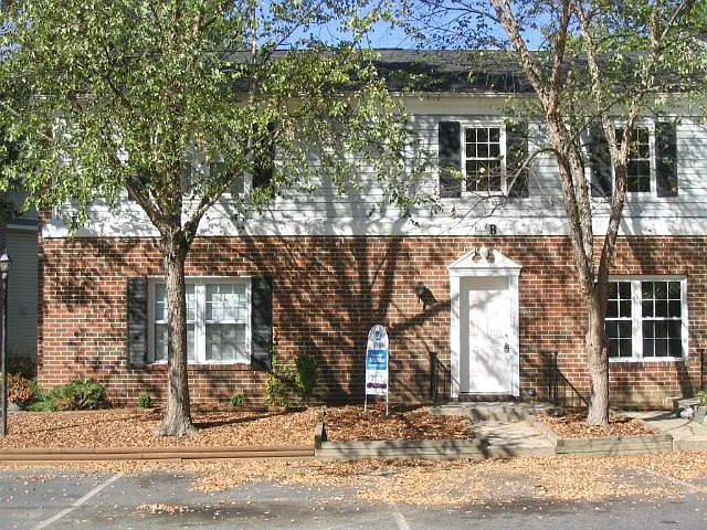 802 Larkspur Ct #8B photo 1