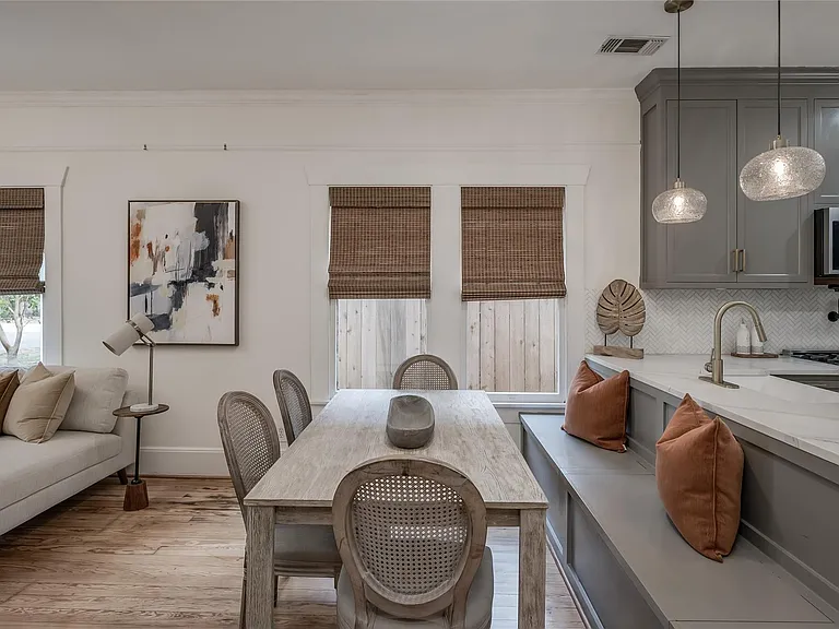 208 Archer St — Photo 2