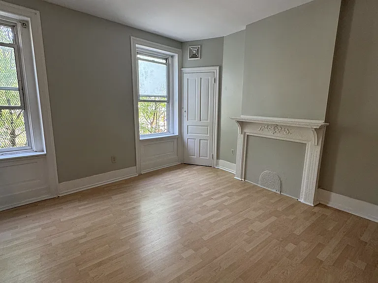 4604 Woodland Ave #2F — Photo 1