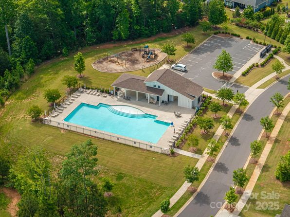 3017 Winged Teal Ct, Dallas, NC 28012