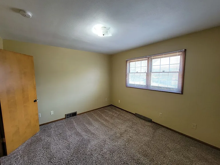 Crescent Drive 2105 — Photo 11