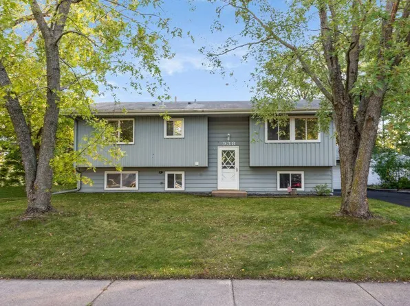 938 Blackoaks Ln, Anoka, MN 55303