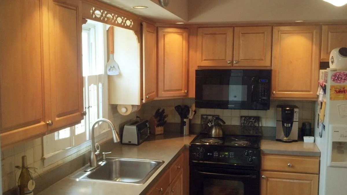Kitchen - 7674 Tiverton Dr