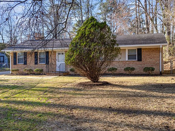 3rd image of 2606 Landis Dr