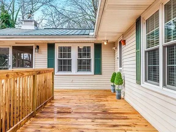 2nd image of 224 W Walden Cir