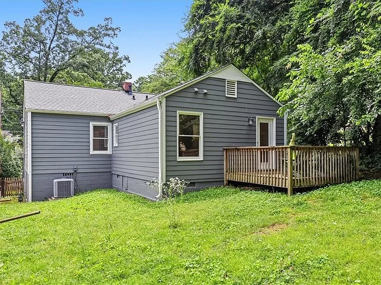1464 Hawthorne Ave NW — Photo 37