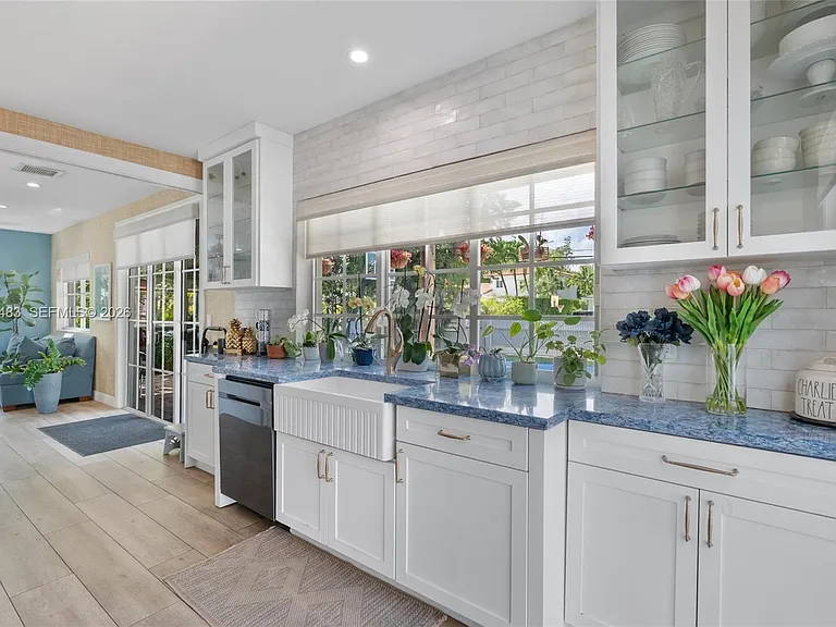 9636 NE 5th Avenue Rd — Photo 14