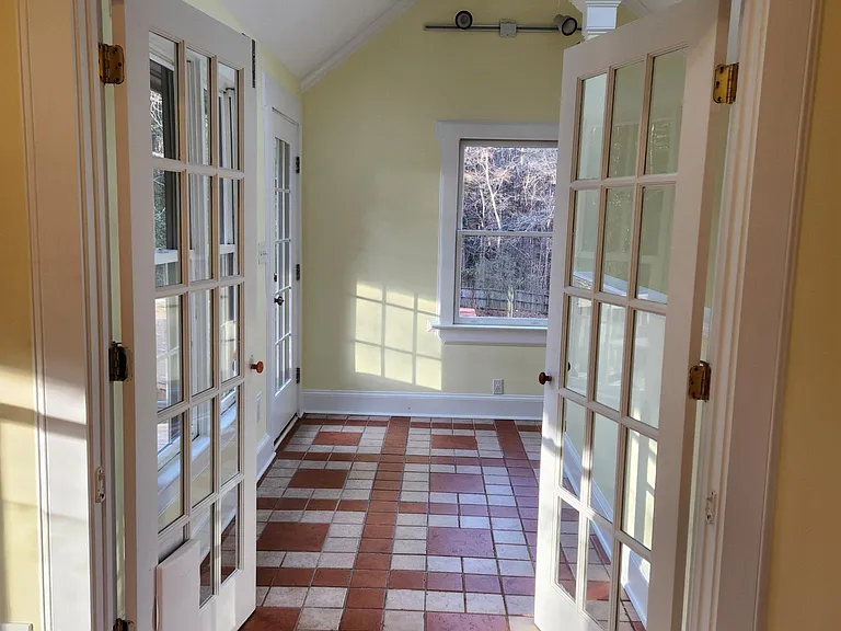 1904 Evergreen Ave — Photo 8