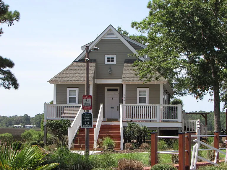621 Riverwood Dr SE — Photo 41