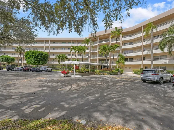 3960 Oaks Clubhouse Drive #407, Pompano Beach, FL 33069