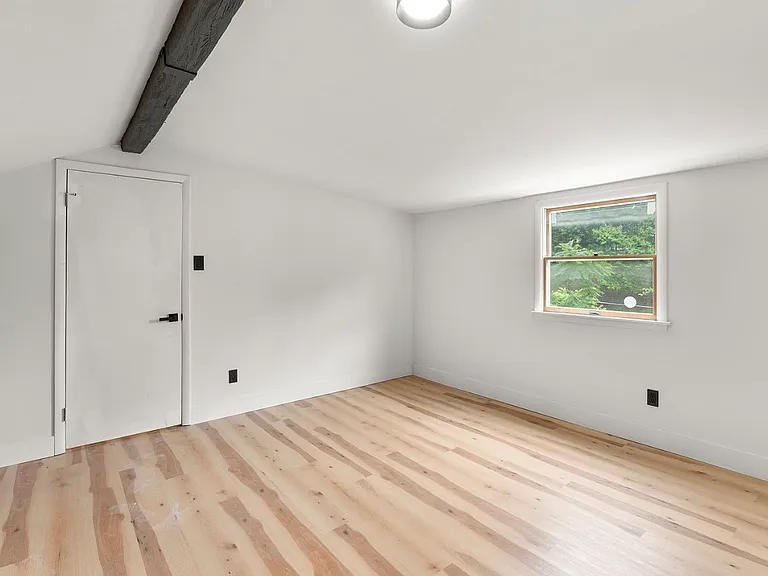 577 Brook Rd — Photo 14
