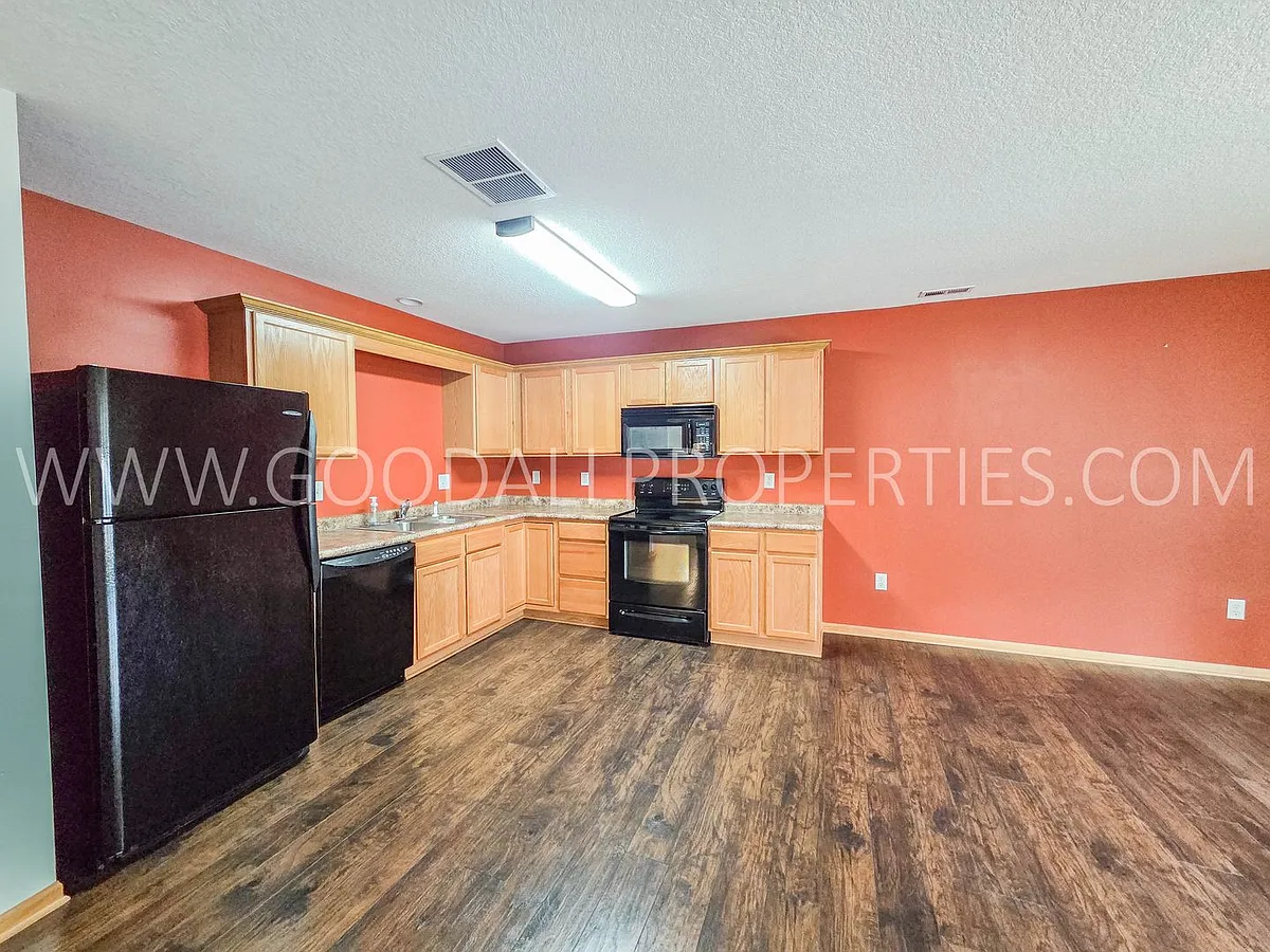 Building Photo - 324 NE Sandalwood