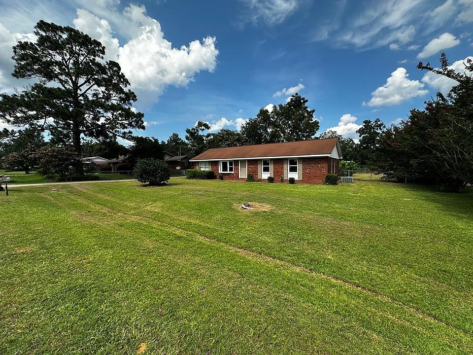 1st image of 135 Carol Cir