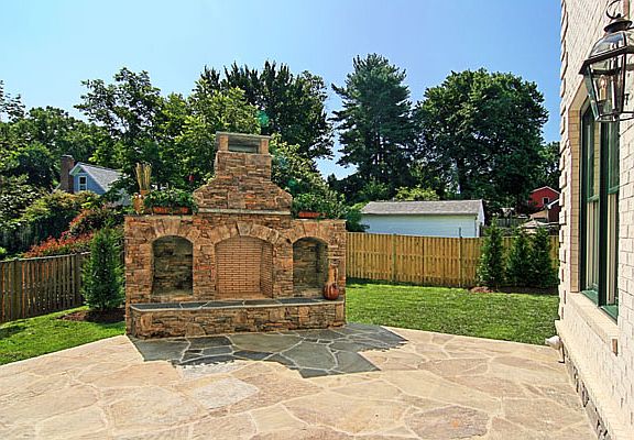 2nd image of 2915 John Marshall Dr