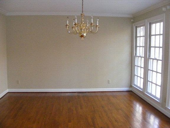 5th image of 205 Pine Knoll Ln