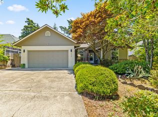 834 8th St, Florence, OR 97439