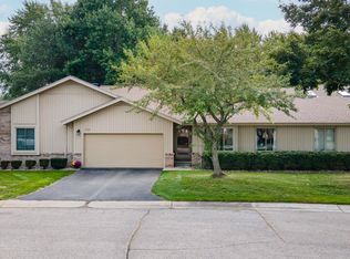 1888 Hunters Ln #36, Lake Orion, MI 48360