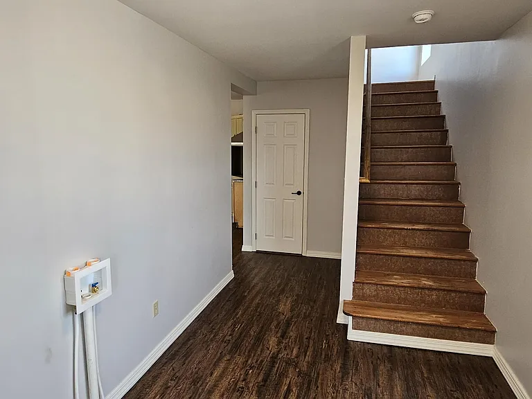 406 Main St — Photo 13