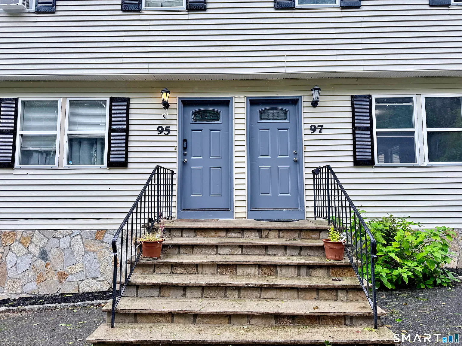 2 bed, 1.5 bath, 1018 sqft, $2,000 — Photo 2