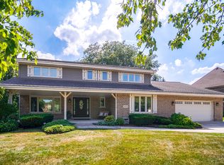 10651 Palos West Dr, Palos Park, IL