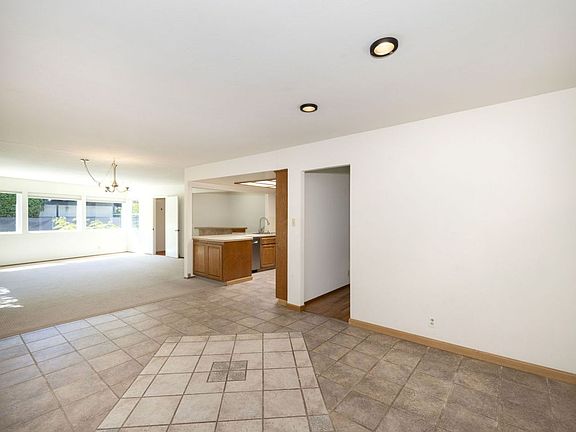 4th image of 1116 Forest Ave