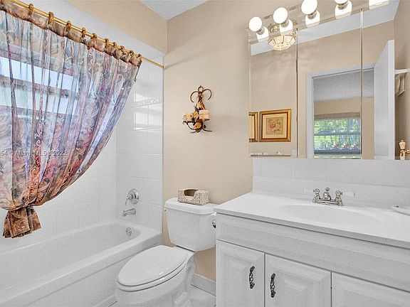 4th image of 3431 NW 50th Ave APT 101