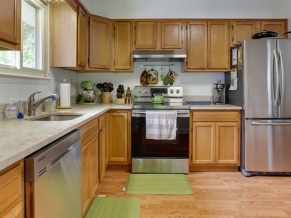 2nd image of 1046 Broadview Dr