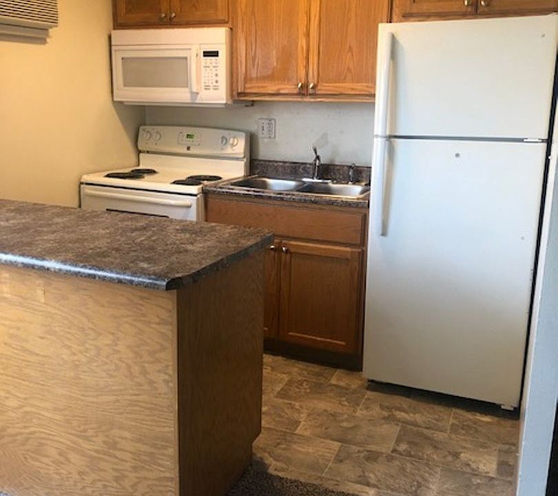 1st image of 1424 E Walnut St APT 1