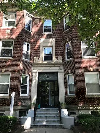 61 Thatcher St — Photo 3