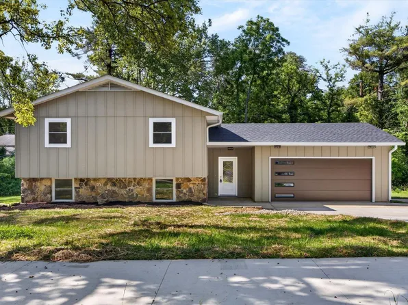 2102 E Wimbleton Ln, Bloomington, IN 47401