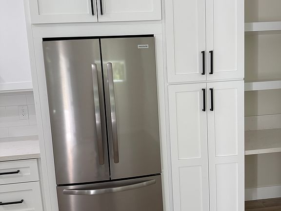 Stainless refrigerator (with ice maker)
