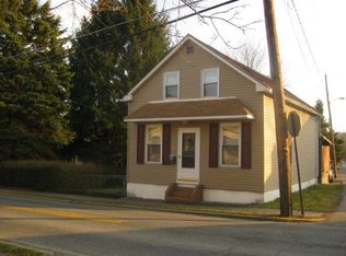 8 E Wood St, Pine Grove, PA 17963