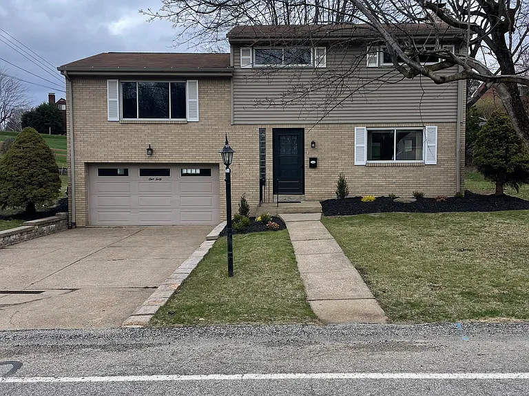 140 Peony Ave — Photo 1