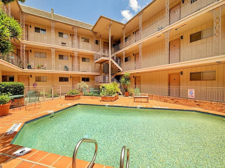 4553 Guadalupe St #2B — Photo 29